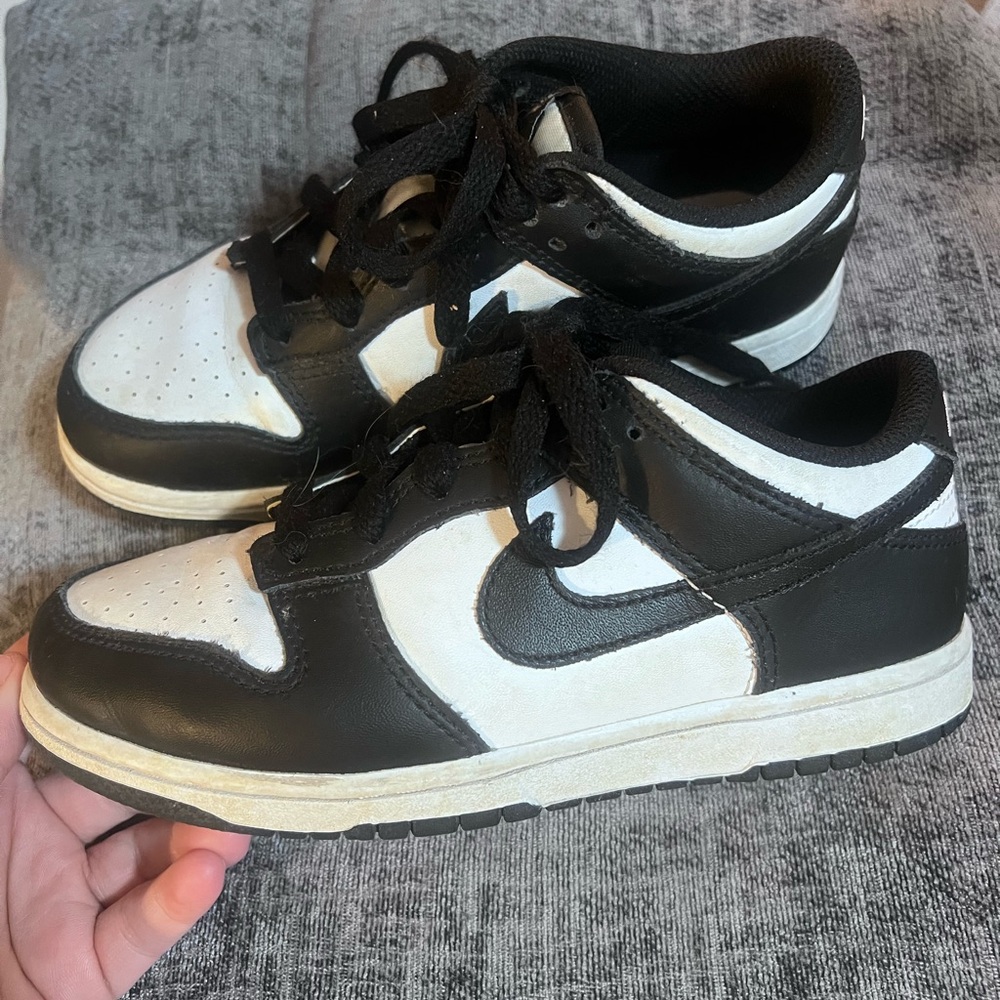 Black and white Nike Dunks. Unisex. Size 1.5 youth. Good condition.
